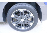 足元をぐっと引き締めるアルミホイール!タイヤサイズは165/60R15