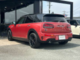 コンパクトな車体にパワフルなエンジン、ゴーカートのようなドライブフィールは乗ってみるとなお、他の車とは一線を画す魅力を持っています。