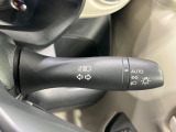 【オートライト】周りの明るさに応じて自動でヘッドライトの点灯・消灯ができる機能です!ライトの付け忘れ・消し忘れなどが無くなり、雨の日や夕方の走行も安心!トンネル通過時も便利ですね♪