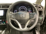 ハンドルにHondaセンシング系のクルーズコントロールやレーンキープアシストなどのスイッチと、オーディオの操作スイッチが装備されています。ハンドルから手を離さず安全に操作できます。