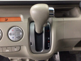 オートマチックシフトレバーは、手になじみ操作しやすい形状で安全運転にもつながります♪