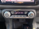 オートエアコン付ですので快適な車内温度を保てます。またシートヒーターも付いているので快適です。