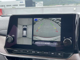 アラウンドビューモニターは車の全方位をカメラで映しだして障害物や人を確認、周りの状況を確認しながら安全に駐車できる便利な装備になります。