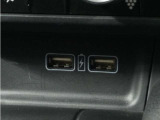 USB接続、スマートフォンの充電等にも便利なUSBチャージャーも使いやすい場所に装備されています。