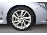 純正18インチアルミホイール付タイヤサイズは225/45R18
