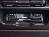 ETCももちろん搭載。いちいち料金所で停車する必要なんて当然ないです。スムーズにストレスなくドライブをお楽しみください。(※支払総額にセットアップ費用は含まれておりません。)