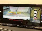 バックガイドモニターで、後方を確認しながら安心して駐車することができます。運転初心者も熟練者も必須の機能ですよ!