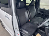 【運転席&助手席】シートは硬くなく座りやすい仕様です!シート色が黒色なので汚れも目立ちにくいですよ(^▽^)/