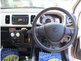『1台』のお車に対して、3名体制で日々議論を重ね仕入れを行っております。