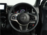 【Honda SENSING】 カメラ等装置で精度の高い検知能力を発揮、安全運転を支援します。ステアリング上のコントローラーに注目!