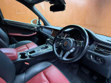 マカン  4WD 本革シート