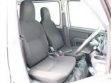 『1台』のお車に対して、3名体制で日々議論を重ね仕入れを行っております。