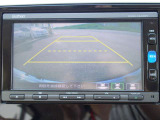 車の背後をディスプレイで確認できるバックカメラを搭載しております。駐車が苦手な方には嬉しい機能ですね♪もちろん目視での確認もお忘れなく!