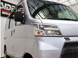 【車屋】として、長く車業界に従事した経験豊富なスタッフが多数在籍しております。