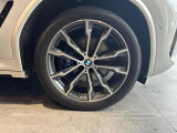 BMWを熟知したメカニックによる、360度の納車前点検。ドイツ本国と同様の教育・訓練を受けたメカニックが徹底的に点検、整備した後にお客様にお引渡しします。