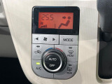 【オートエアコン】一度お好みの温度に設定すれば、車内の温度を検知し風量や温度を自動で調整。暑い…寒い…と何度もスイッチ操作をする必要はありません。快適な車内空間には必須の機能ですね♪