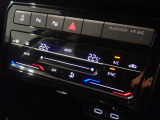 2ゾーンフルオートエアコンを装備。運転席と助手席、それぞれ独立して温度の設定ができます。