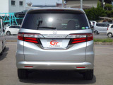 清潔感と高級感を兼ね備えたシルバーの車体色です。掲載情報以外にも気になる点がございましたら、お気軽にお問い合わせください!