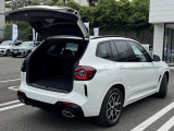 国道1号線に沿い横浜市営地下鉄「三ッ沢上町駅」から徒歩約10分。 BMW Premium Selection 横浜三ッ沢店 / 〒240-0062神奈川県横浜市保土ヶ谷区岡沢町322-3 / TEL:045-612-8488
