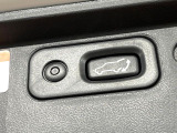 【パワーバックドア】スマートキーや運転席のボタンを押すだけでリアゲートが自動で開閉します!荷物を持っている時や、高い位置にあるバックドアを閉める際に便利な機能です♪