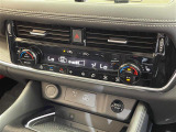 【左右分離型フルオートエアコン】運転席と助手席でそれぞれお好みの温度設定が可能で全席にも適切な空調をお届け致します!