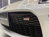 フロントグリル「GR」バッジ