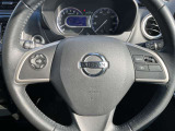 ハンドルにはオートクルーズのスイッチがありますが、運転中でも操作がしやすくなっております。