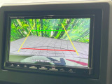 【バックカメラ】駐車時に後方がリアルタイム映像で確認できます。大型商業施設や立体駐車場での駐車時や、夜間のバック時に大活躍!運転スキルに関わらず、今や必須となった装備のひとつです!