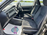 高いホールド性で運転姿勢が安定します。長距離ドライブでも疲れにくいのが魅力です。快適なドライビングライフをお送りください♪