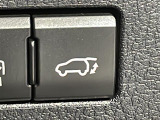【パワーバックドア】荷物を抱えた状態でもリアゲートの開閉が可能です!お買い物時やアウトドアの際に役立ちますね。