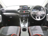使いやすく運転しやすいレイアウトの運転席回り。