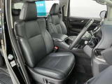 運転席シートです。フィット感が有り座り心地の良いシートです。