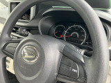 広々とした駐車場をご用意しておりますので、運転が苦手な方でもご安心ください。また、大型の屋根がございますので、雨に濡れることなくご移動できます。