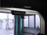 この車にはリアにもドライブレコーダーを装備しております◆映像・音声などを記録する自動車用の装置です。 もしもの事故の際の記録はもちろん、旅行の際の思い出としてドライブの映像を楽しむことができます。