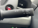 【オートライト(AUTO)】外の明るさをシステムが感知して、自動でヘッドライトが点灯します!ヘッドライトをつけ忘れを防ぐ便利機能です。