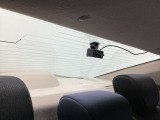 後方にもドライブレコーダーのカメラ(Aftermarket品)が付いています。前後両方でお車の周りを監視・記録いたします。