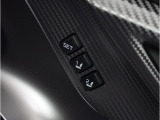 運転席のシートポジションメモリー機能は、登録済みの運転者と交代しても、シートポジションの変更の手間がかかりません。