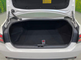 積み下ろしのしやすいデッキにはたっぷりと荷物を積み込んでいただけます。遊びから仕事まで、様々なシーンで頼れます♪