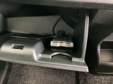 グローブBOX内のカードの取り出しもしやすい場所にETCがついています。高速道路の料金所の通過もラクラクです!。