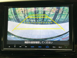 【バックカメラ】駐車時に後方がリアルタイム映像で確認できます。大型商業施設や立体駐車場での駐車時や、夜間のバック時に大活躍!運転スキルに関わらず、今や必須となった装備のひとつです!