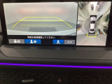 マルチビューカメラシステム搭載車です。お車の周囲を全方位でカバーします。後方・前方・両脇と、コンディションが悪い視界でもカラーモニターに映し出した映像がドライバーをサポートします。