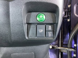 ハンドルの右側には安全装備の、CTBA(シティブレーキアシストシステム)とVSA(ABS+TCS+横滑り抑制)の解除スイッチがついています。燃費に役立つECONボタンもここです。