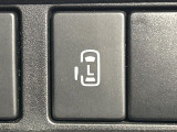 【パワースライドドア】スマートキーや運転席のスイッチでスライドドアの開閉が可能♪電動だから力を入れてドアを開ける必要が無く、小さいお子様でも、重い荷物を持っている時もラクに開け閉めできます♪
