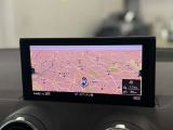 エクステリアは、フロントビューでは、ボンネットに立体的な造形を施し、8角形のシングルフレームグリルを高めに配置することでSUVらしさを演出。