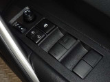 電動格納式ドアミラー・パワーウインドウを装備してます。