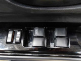 運転席から左右のドアミラーの開閉が可能です♪駐車場でのドアミラーの折り畳みが簡単です♪