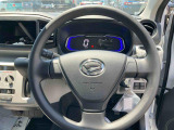 納車前にはプロのメカニックが、各部の点検を行います。ディーラーにしか出来ない品質、そしてサービスできっと満足していただけると思います!