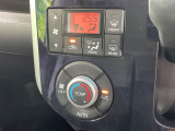 【オートエアコン】一度お好みの温度に設定すれば、車内の温度を検知し風量や温度を自動で調整。暑い…寒い…と何度もスイッチ操作をする必要はありません。快適な車内空間には必須の機能ですね♪