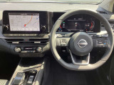 運転席廻り。シンプルで操作しやすいです。