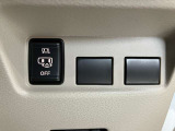 スライドドアの操作ボタンも運転席の周りに設置されています